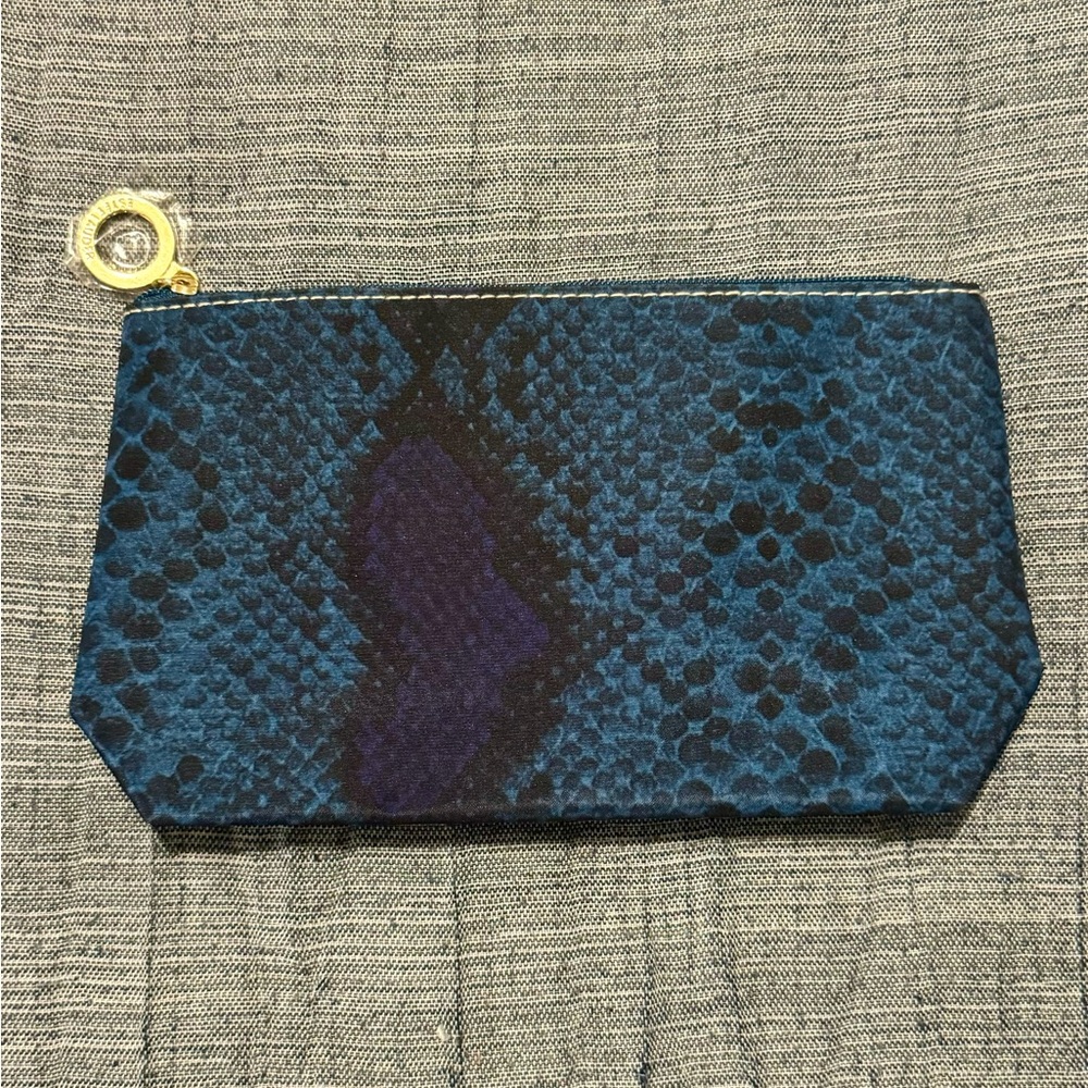 Estée Lauder small makeup bag